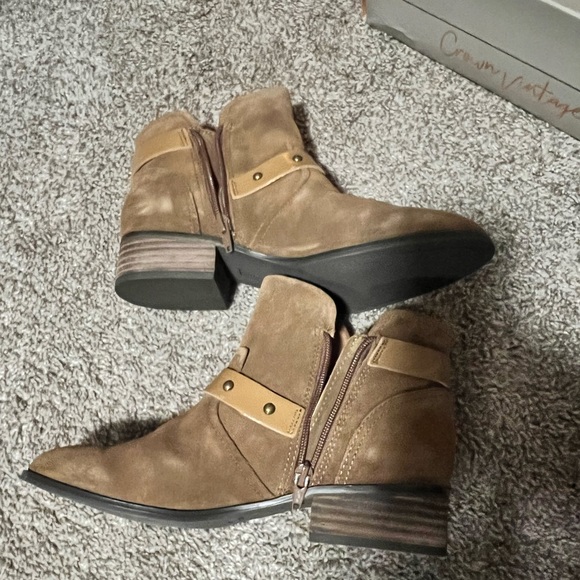 Crown Vintage Roberta suede ankle boots - Picture 3 of 3